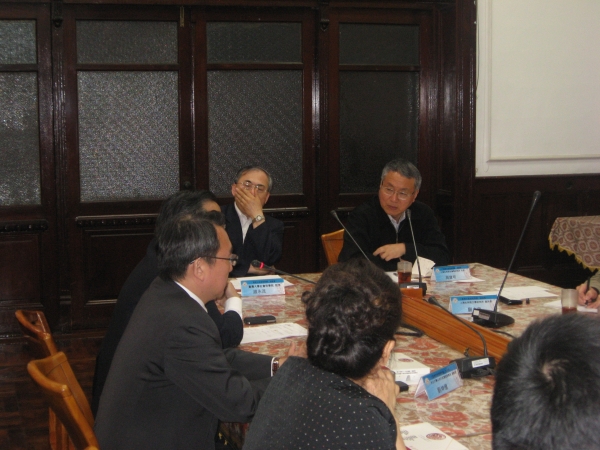 在台湾大学社会科学院座谈两岸社会建设